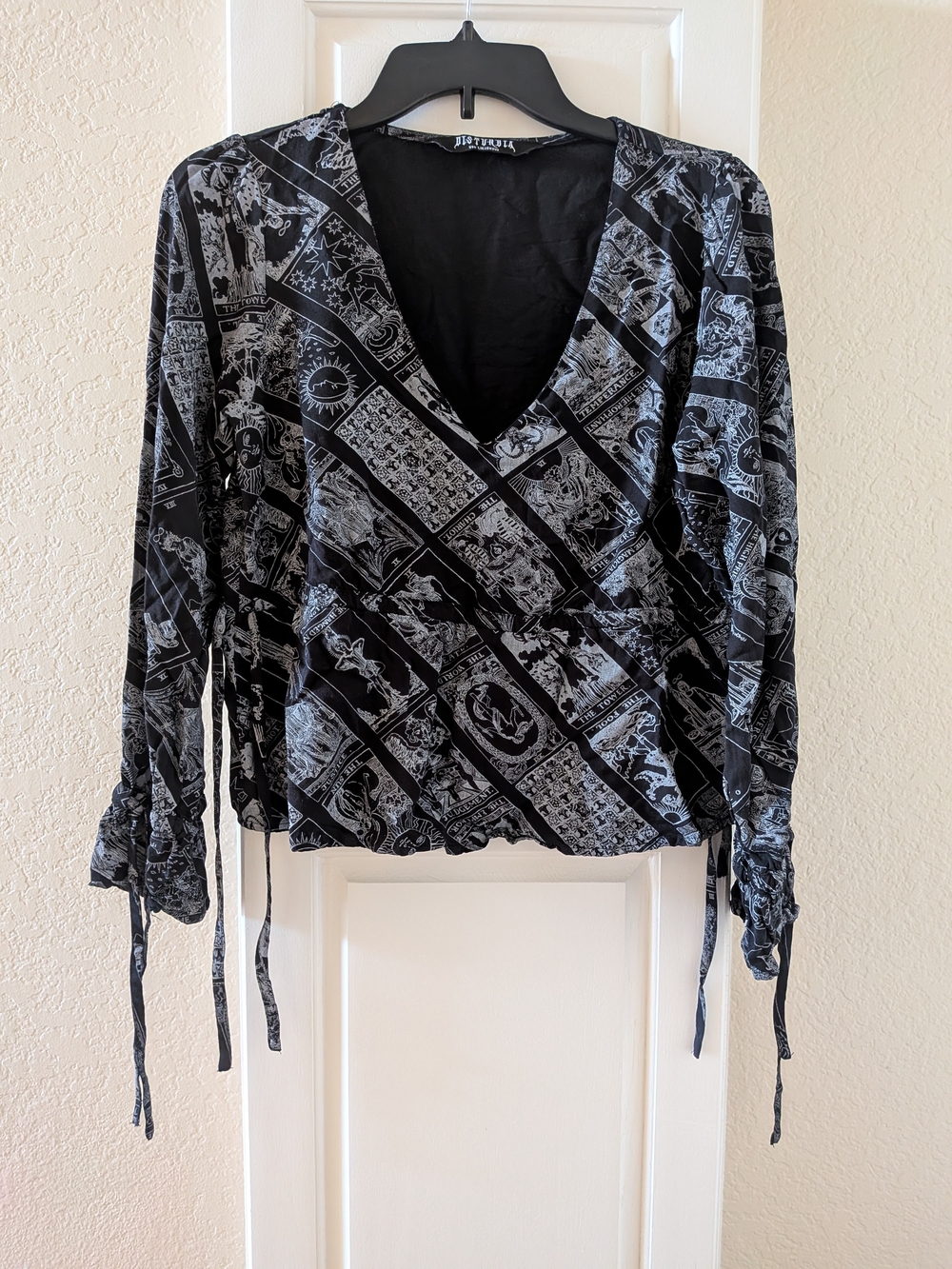 Disturbia Cartomancy Tarot Card top